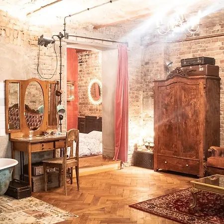 Poetic With Garden Apartament